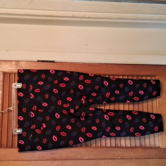 Torrid pixie woman's size 2R slip on pants with front pockets - Picture 2 of 5